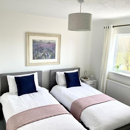 Comfortable And Spacious Superb Holiday Home In Llanelli, Dog Friendly エクステリア 写真