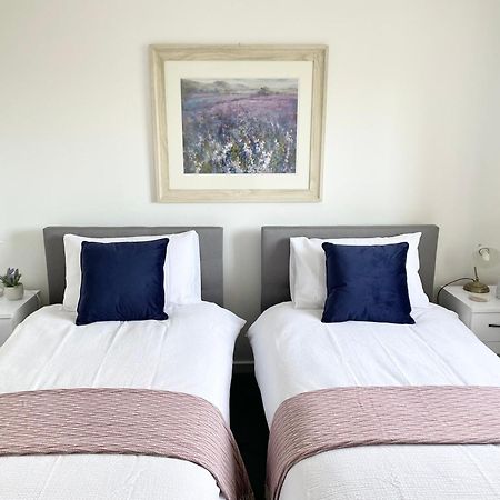 Comfortable And Spacious Superb Holiday Home In Llanelli, Dog Friendly エクステリア 写真