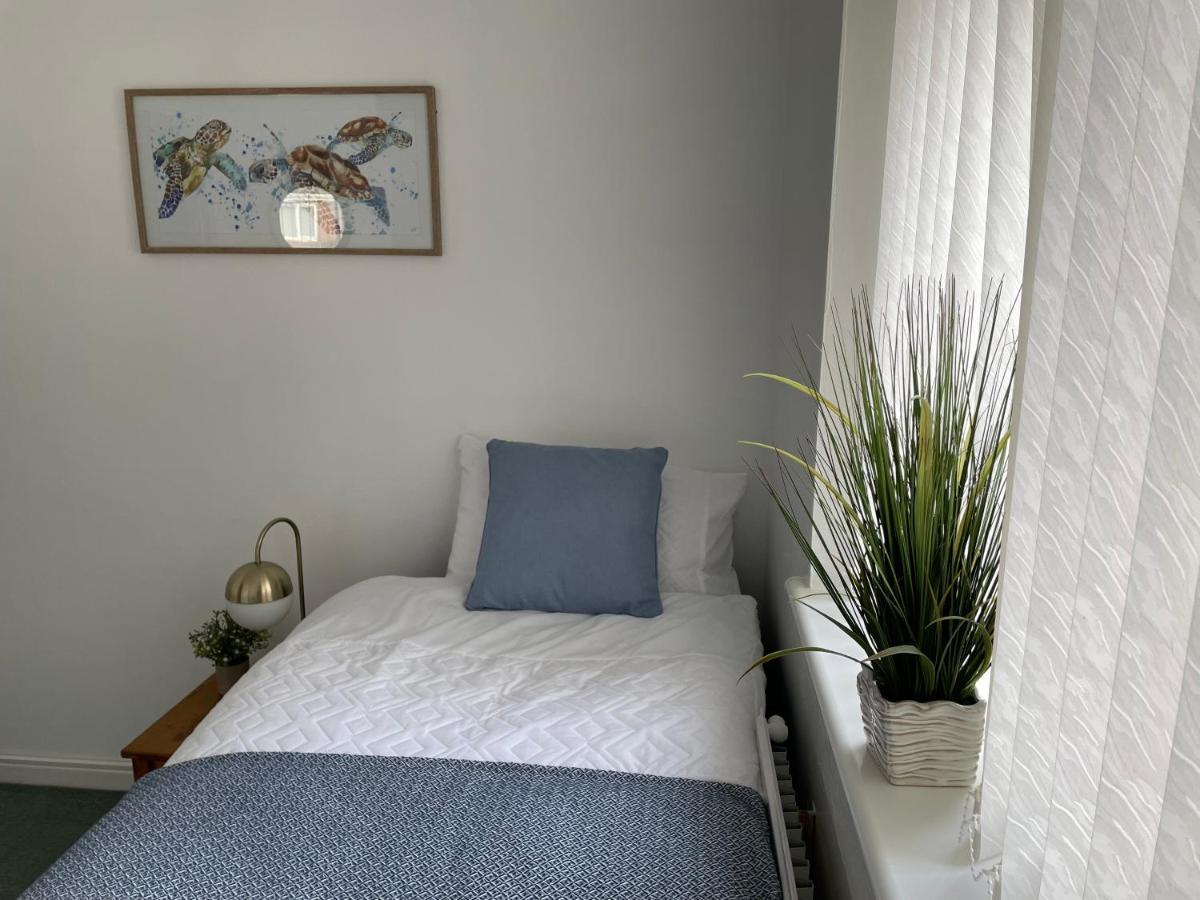 Comfortable And Spacious Superb Holiday Home In Llanelli, Dog Friendly エクステリア 写真