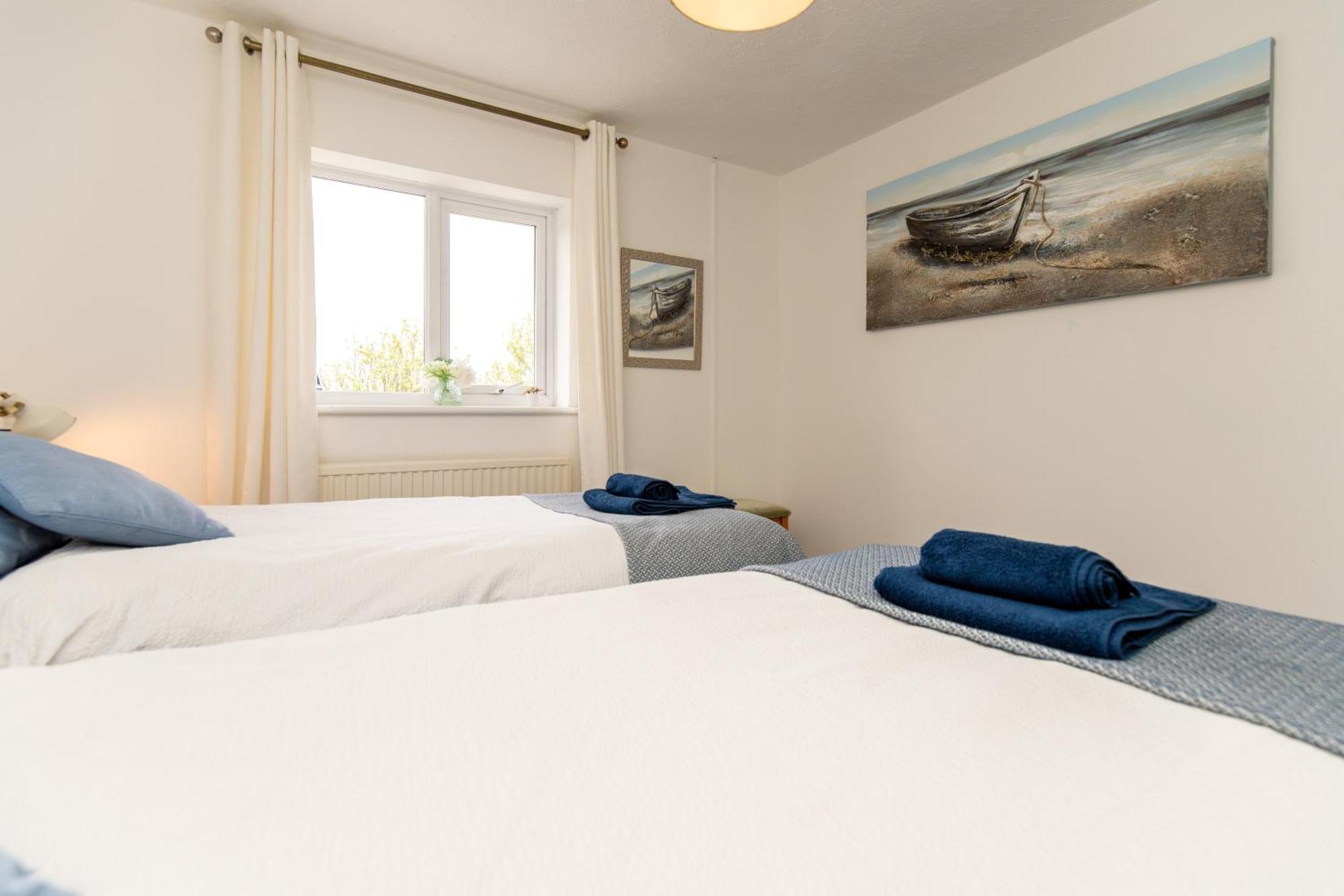 Comfortable And Spacious Superb Holiday Home In Llanelli, Dog Friendly エクステリア 写真