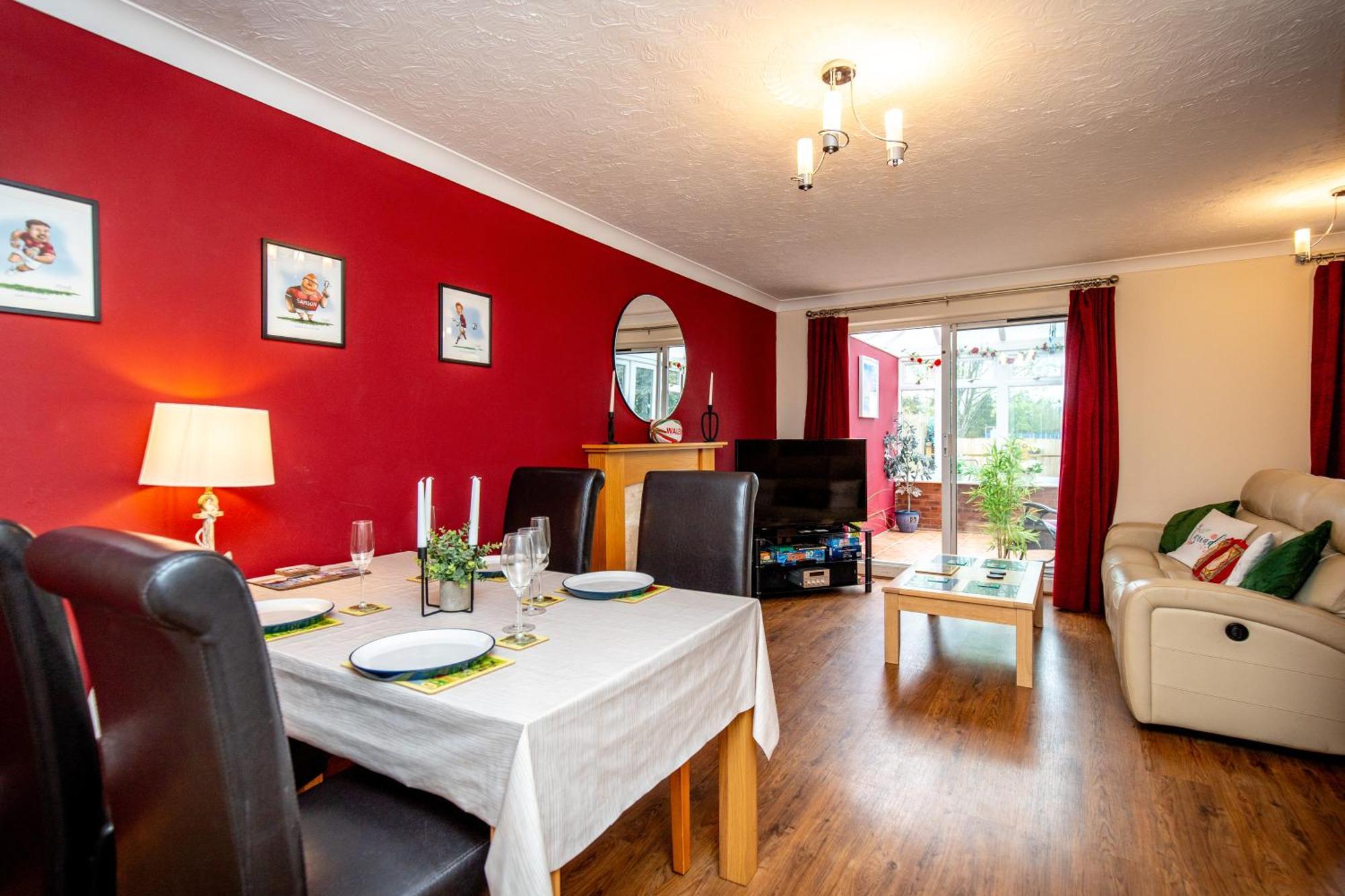Comfortable And Spacious Superb Holiday Home In Llanelli, Dog Friendly エクステリア 写真