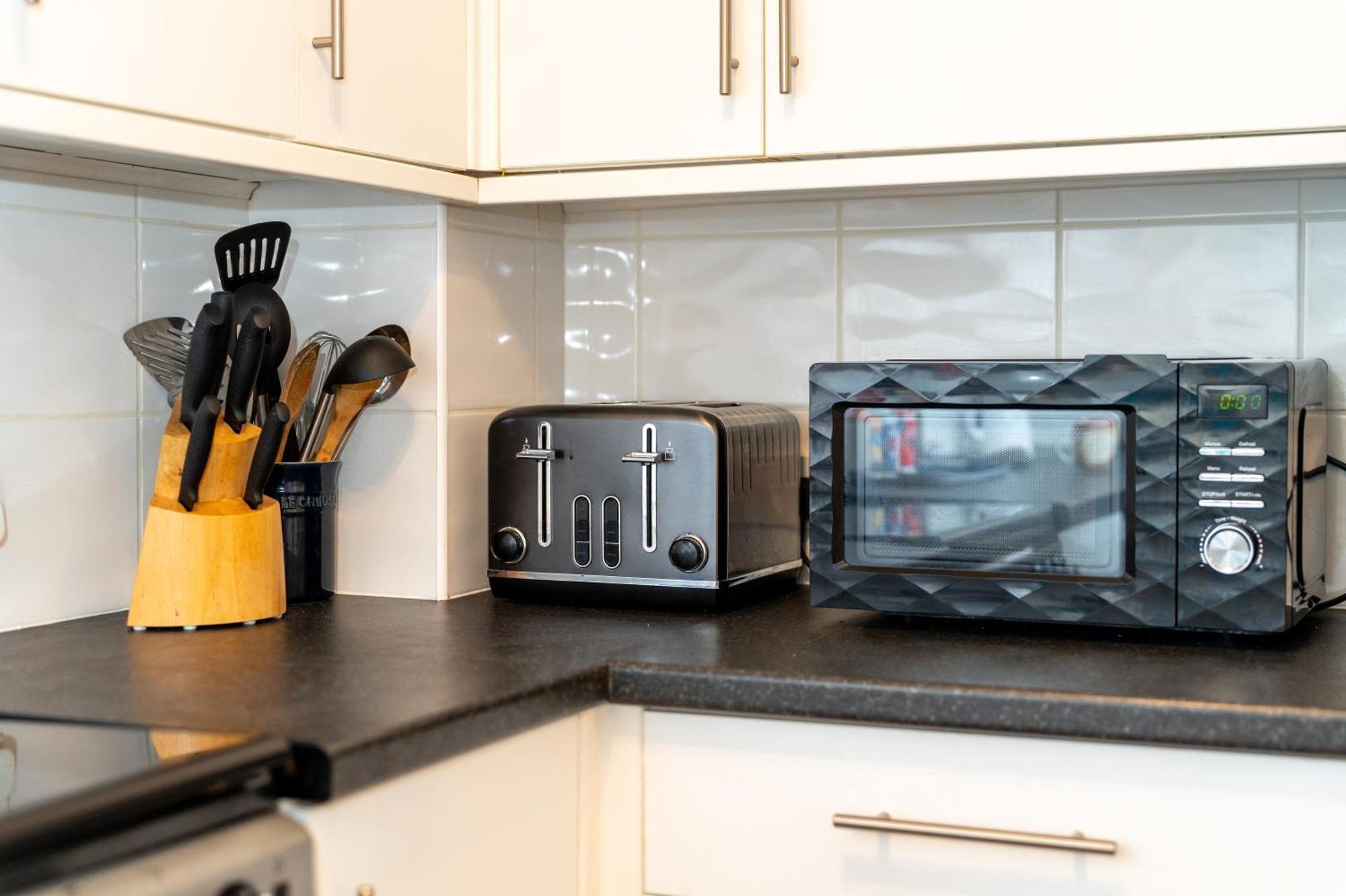 Comfortable And Spacious Superb Holiday Home In Llanelli, Dog Friendly エクステリア 写真