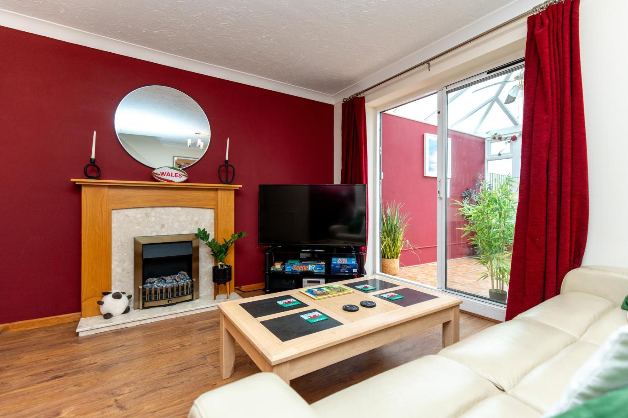 Comfortable And Spacious Superb Holiday Home In Llanelli, Dog Friendly エクステリア 写真