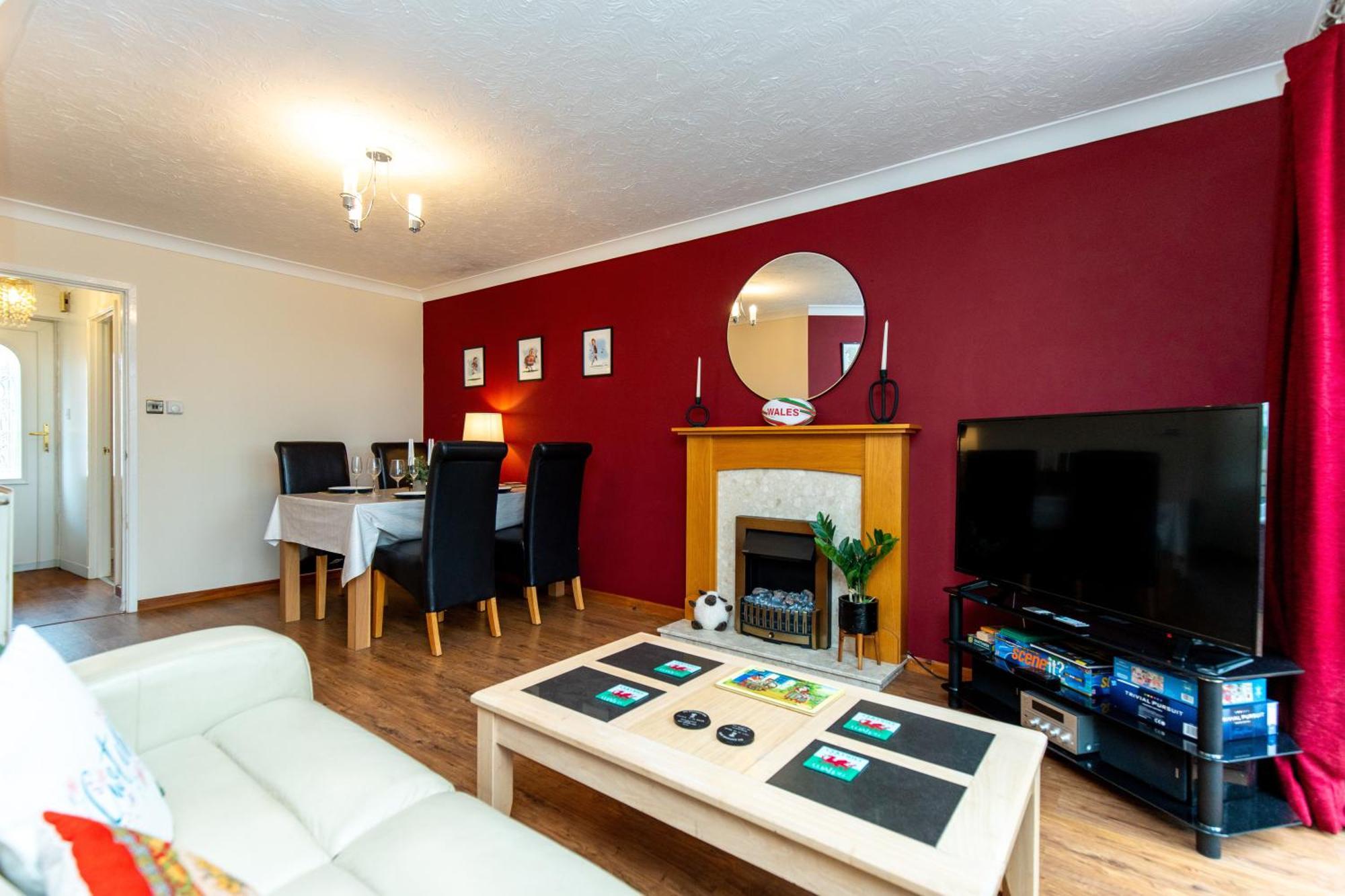 Comfortable And Spacious Superb Holiday Home In Llanelli, Dog Friendly エクステリア 写真