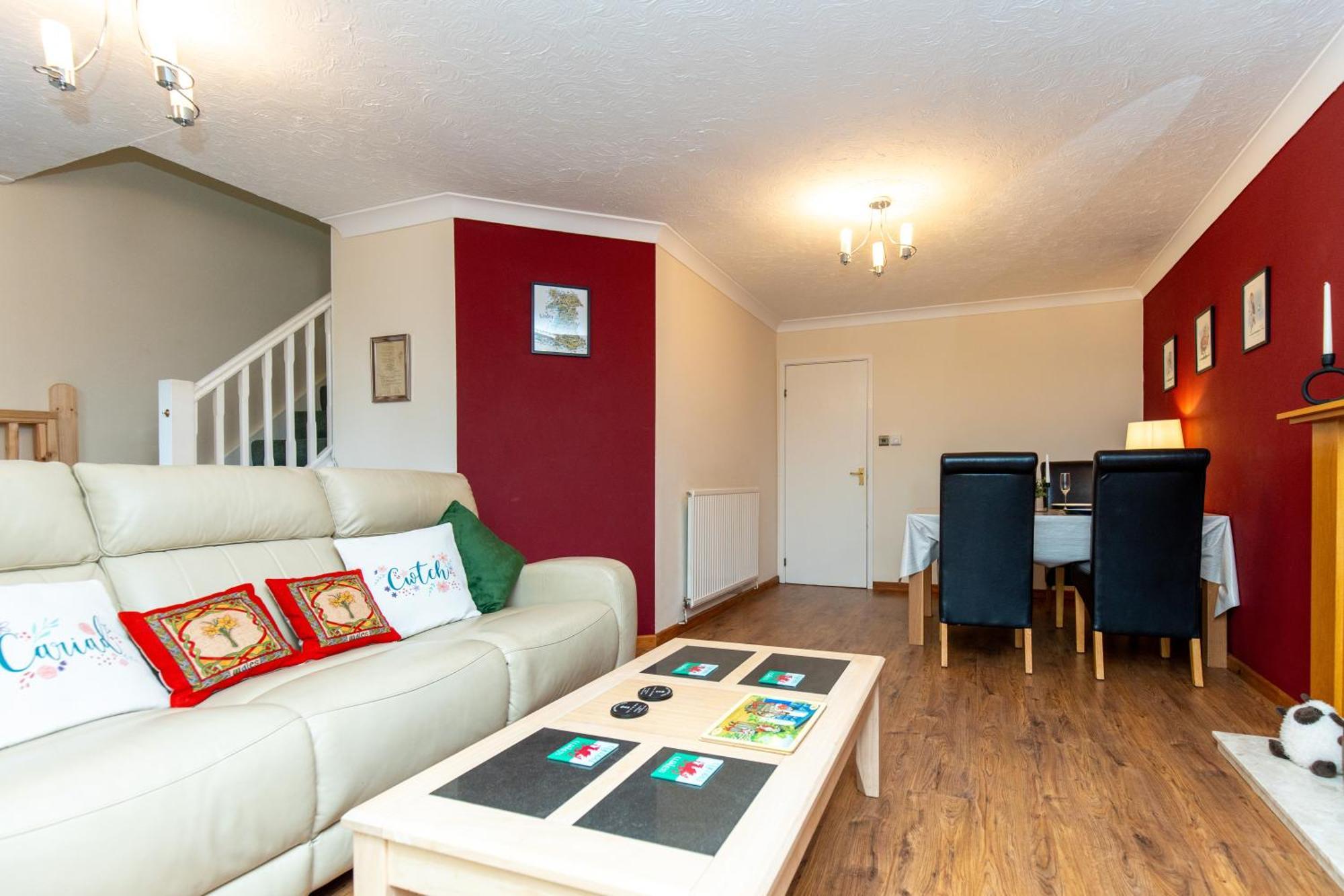 Comfortable And Spacious Superb Holiday Home In Llanelli, Dog Friendly エクステリア 写真