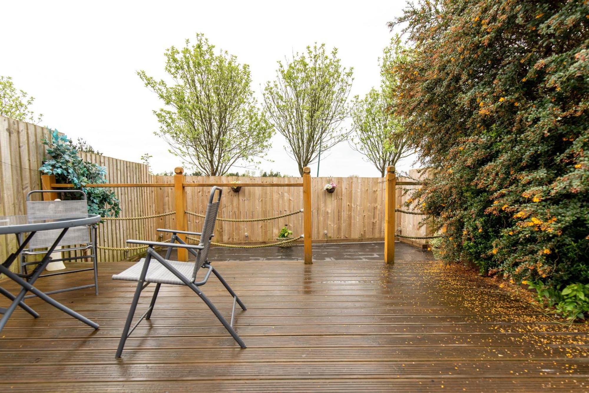 Comfortable And Spacious Superb Holiday Home In Llanelli, Dog Friendly エクステリア 写真